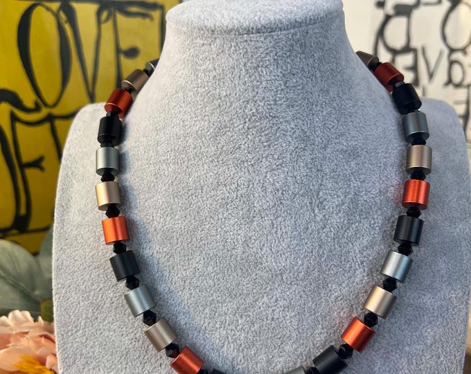 Black and brown women's necklace with anodized aluminum cylinders, length 43 to 51 cm, Ø10 mm, cylinder, stainless steel clasp, beads, men's