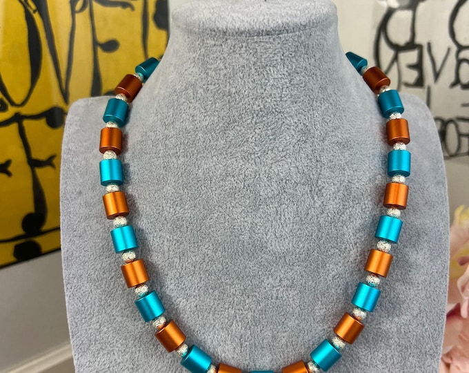 Turquoise copper women's necklace with anodized aluminum cylinders, length 43 to 51 cm, Ø10 mm, stainless steel clasp, beads, men's