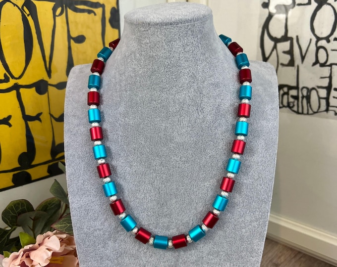 Turquoise and red anodized aluminum women's necklace, roller design, length 43 to 51 cm, Ø10 mm, cylinder, stainless steel clasp, beads, men's