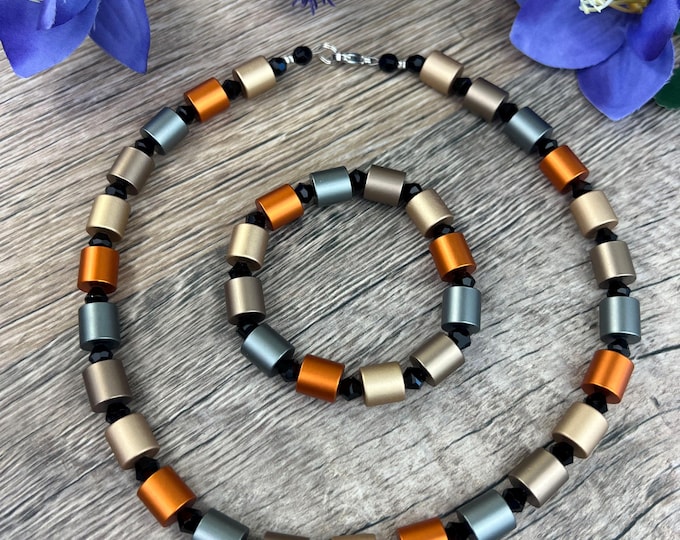 Orange beige women's necklace with anodized aluminum cylinders, length 43 to 51 cm, Ø10 mm, stainless steel clasp, beads, men's