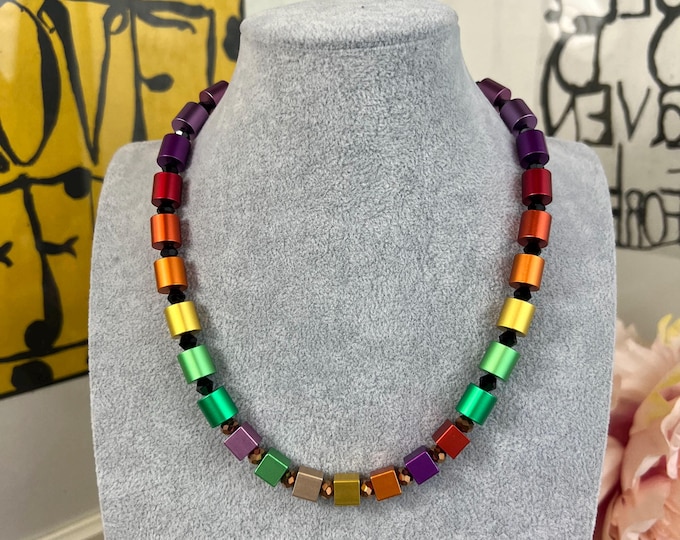 Rainbow women's necklace, anodized aluminum rollers, Ø10mm, various chain lengths, 8x8 multicolor cubes, stainless steel clasp