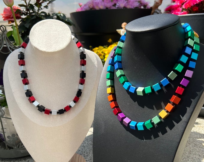 Women's necklace, aluminum cube chain, rainbow design; Men's necklace, roller chain, anodized aluminum silver, cube chain 8 x 8 mm rainbow design