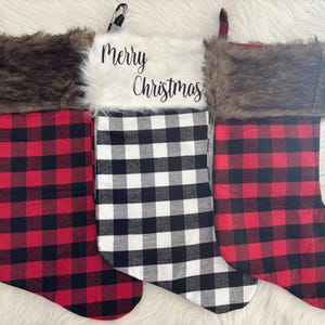 ファームハウス | 大きなバッファローチェック柄モノグラムクリスマスストッキング | フェイクファーカフ | マントルピース装飾