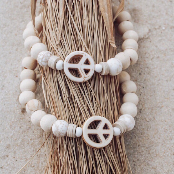 Armband mit Peacezeichen im Boho Style