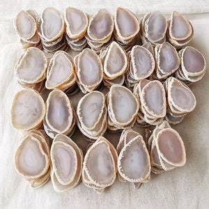 Rebanada de ágata de 2,5" a 3,5" con borde natural, borde chapado en oro, gris, blanco, azul, verde, naranja, morado, negro, tarjetas de lugar para bodas al por mayor