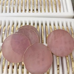 Tranche de quartz rose ronde de 3,5 pouces-4 pouces, bord plaqué or, sous-verre en cristal, carte de numéro de lieu de mariage, sous-verre de pierres précieuses, palette de couleurs de manucure