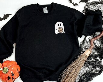 Linda sudadera de café espeluznante, sudadera fantasma para mujer, temporada espeluznante, camisa amante del café, camisa gráfica de otoño acogedora, camisa de fiesta de Halloween