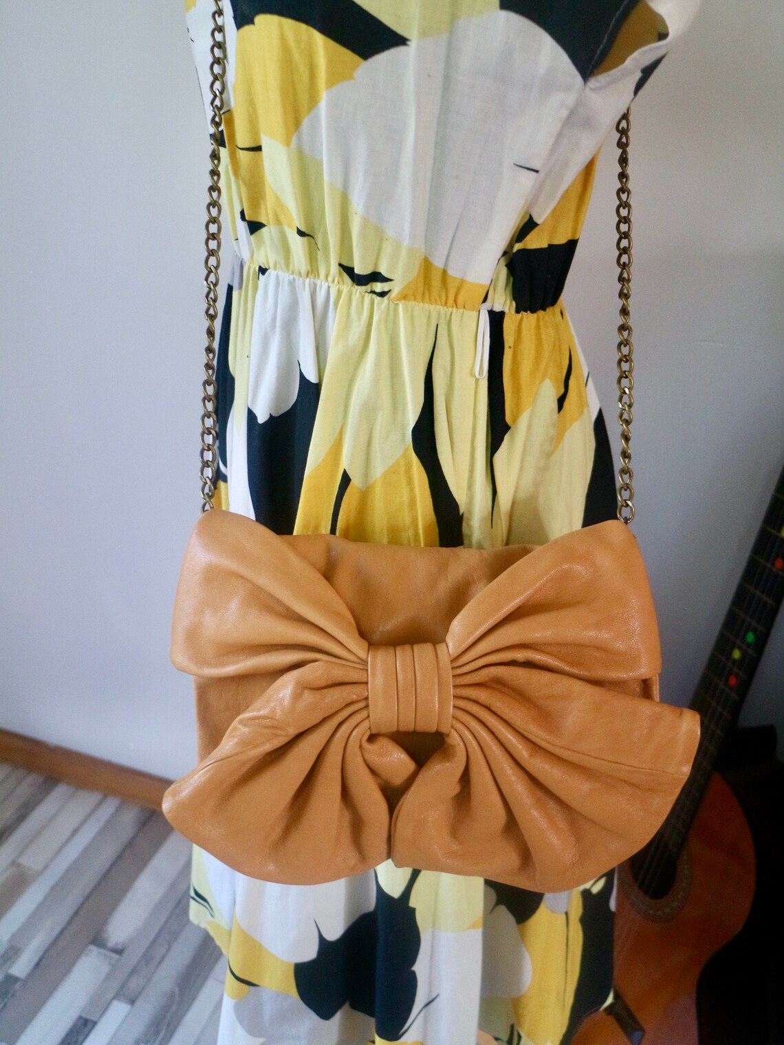 Valentino Garavani RED Handtasche aus gelbem Leder. | Etsy