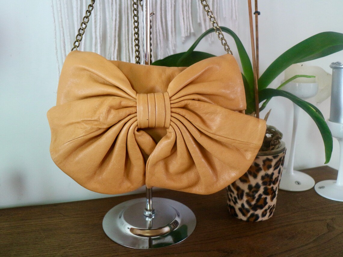 Valentino Garavani RED Handtasche aus gelbem Leder. | Etsy