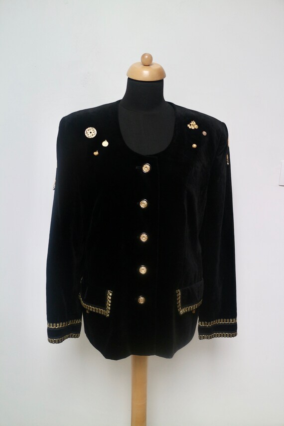 Structured velvet blazer jacket.