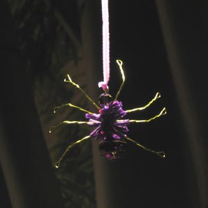 Araña Pauli... para colgar y para estar de pie