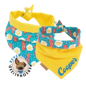 Bacon N’ Eggs Hundbandana - Vändbar - Knytband och tryckknapp - Hundhalsduk - Hundhalsduk - Hundmamma - Valppresent - Hundhalsduk -
