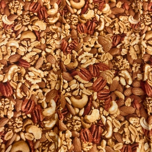 Fat Quarter "Snack Attack" All Over Nuts Print Cotton Fabric di Kanvas