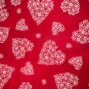 1/2 yd Vintage Heart Floral Calico Print  Cotton Fabric by VIP  Cranston Print Works