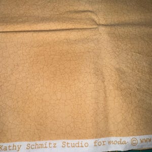Tela de algodón con estampado tonal “Crackle” de 17” de Kathy Schmitz para Moda