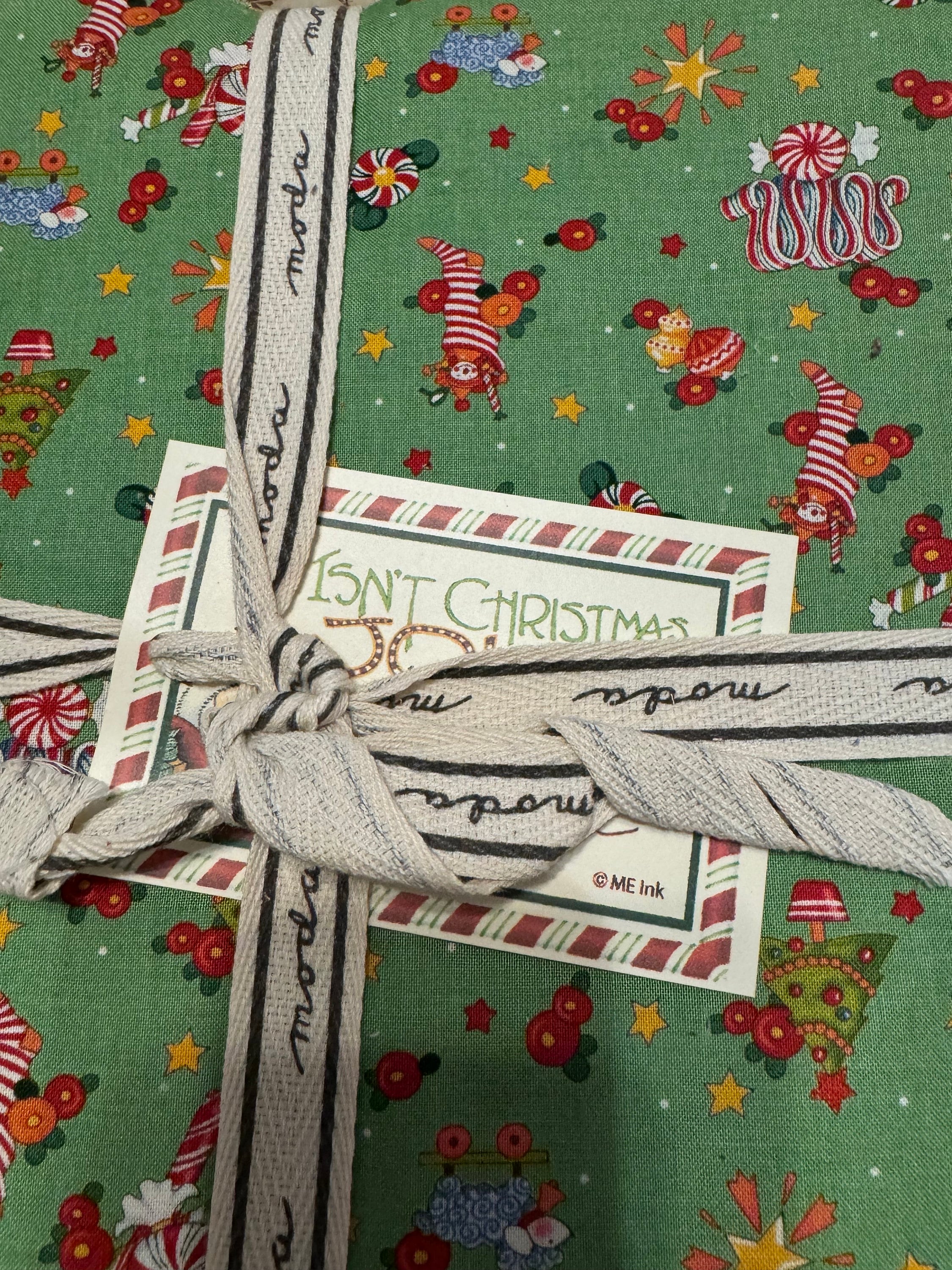 Oreiller Décoratif Mary Engelbreit BELIEVE Avec Couverture Rangée Dedans, édition De Noël Vintage