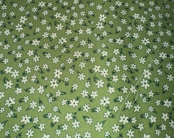 Fat Quarter Aunt Grace 30’s Reproduction Print by Judie Rothermel for Marcus Brothers Cotton Fabric