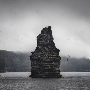 Sea Stack at the Cliffs Of Moher / Ierland / Gratis verzending wereldwijd