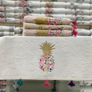 Turkish Bath Towel, Pineapple Embroidery, Pink Towel, Organic and Sustainable Bamboo, 50*90 cm, Unique Gift, Home Decor and Dowry.