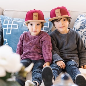Gorra plana de ante rojo con cierre a presión / Gorras familiares a juego