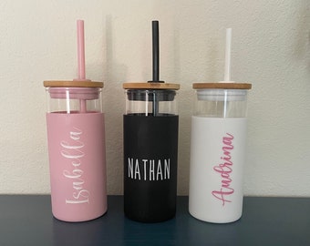 Vaso de vidrio personalizado con tapa de bambú y pajita: regalo para amigos y familiares, recuerdos de fiesta, regalo de despedida de soltera