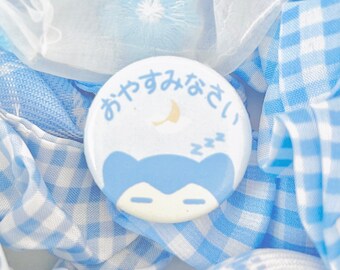Welterusten Snorlax || Knop Kawaii Japanse pin-badge || Esthetische pastelblauwe speld