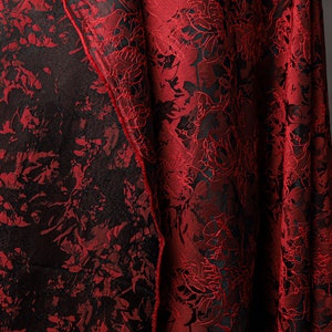 Tela Jacquard Roja - Tela Floral - Tela con Estampado Irregular - Tela Compuesta con Textura 3D - Tela para Vestidos de Noche, Por Metro - D631