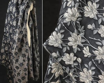 Zwarte magnolia-jacquardstof, prachtige bloemenstof, reliëftextuur, huisdecoratiestof, jurkstof, per meter, D577