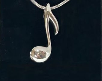 Offre de surstock** BOGO** Pendentif avec bijoux de crémation note de musique, collier pour cendres, pendentif commémoratif ~ chaîne de serpent de 21 po. gratuite.