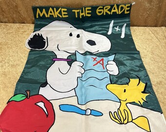 Vintage 1967 Snoopy Peanuts Felt Banner Pennant Flag Green 15 X34