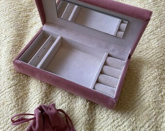 Vintage dusty pink velvet jewellery box with matching little drawstring bag