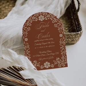 Convite de casamento em arco de Talavera terracota, convite de casamento estilo boho floral mexicano, modelo de convite rústico vintage em papel picado WED002