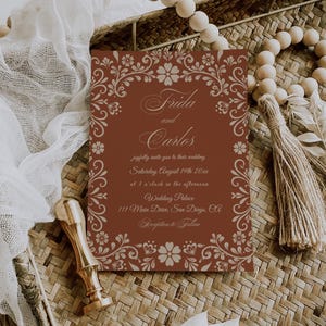Faire-part de mariage Talavera mexicain numérique, ornements mexicains en terre cuite Faire-part de mariage élégant, modèle d'invitation floral rustique WED002
