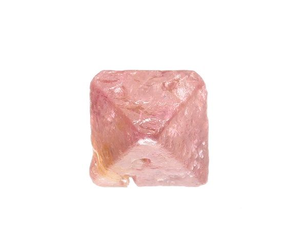 Spinel ("floater") / Locality - Mogok Valley, Mogok Township, Pyin-Oo-Lwin District, Mandalay Region, Myanmar (Burma)