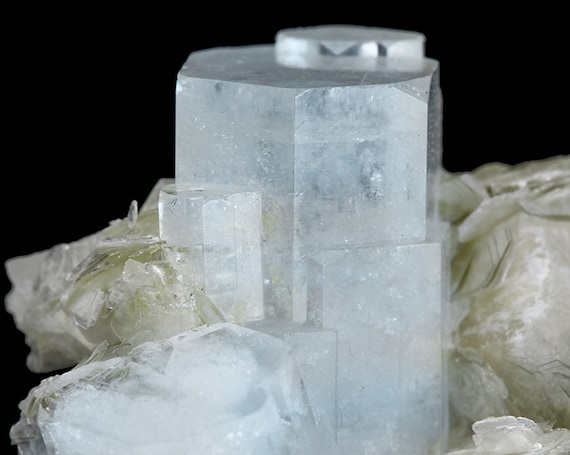 Beryl / (var:“Aquamarine”) with Muscovite on Albite / Locality - Chumar Bakhoor, Gilgit District, Gilgit-Baltistan(Northern Areas), Pakistan