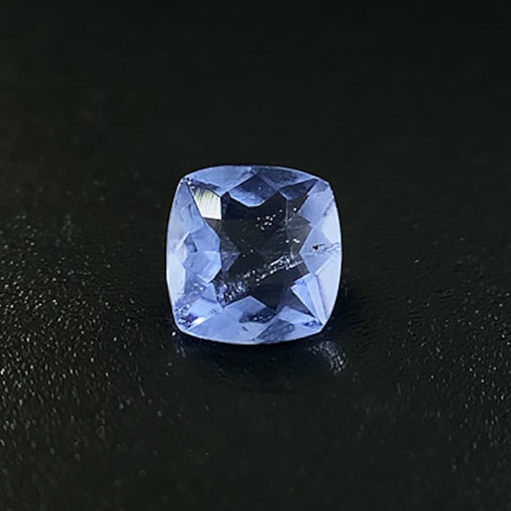 RARE Sodalite (Hackmanite) Gem (Fluorescent and Tenebrescent) - 0.17 cts - Afghanistan