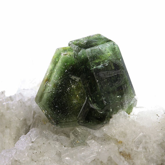 Fluorapatite on Albite / Locality - Sapo mine, Ferruginha, Conselheiro Pena, Minas Gerais, Brazil