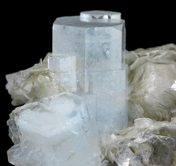 Beryl / (var:“Aquamarine”) with Muscovite on Albite / Locality - Chumar Bakhoor, Gilgit District, Gilgit-Baltistan(Northern Areas), Pakistan