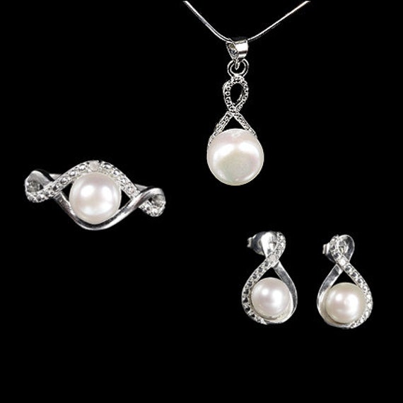 White Freshwater Pearl with Diamonds Jewelry Set / Pendant, Ring and Earrings / Sterling Silver