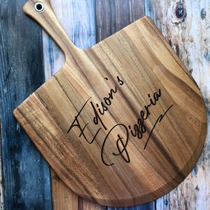 Personalized Engraved Acacia Pizza Peel. Gift for family, engagement, anniversary, housewarming, or wedding.