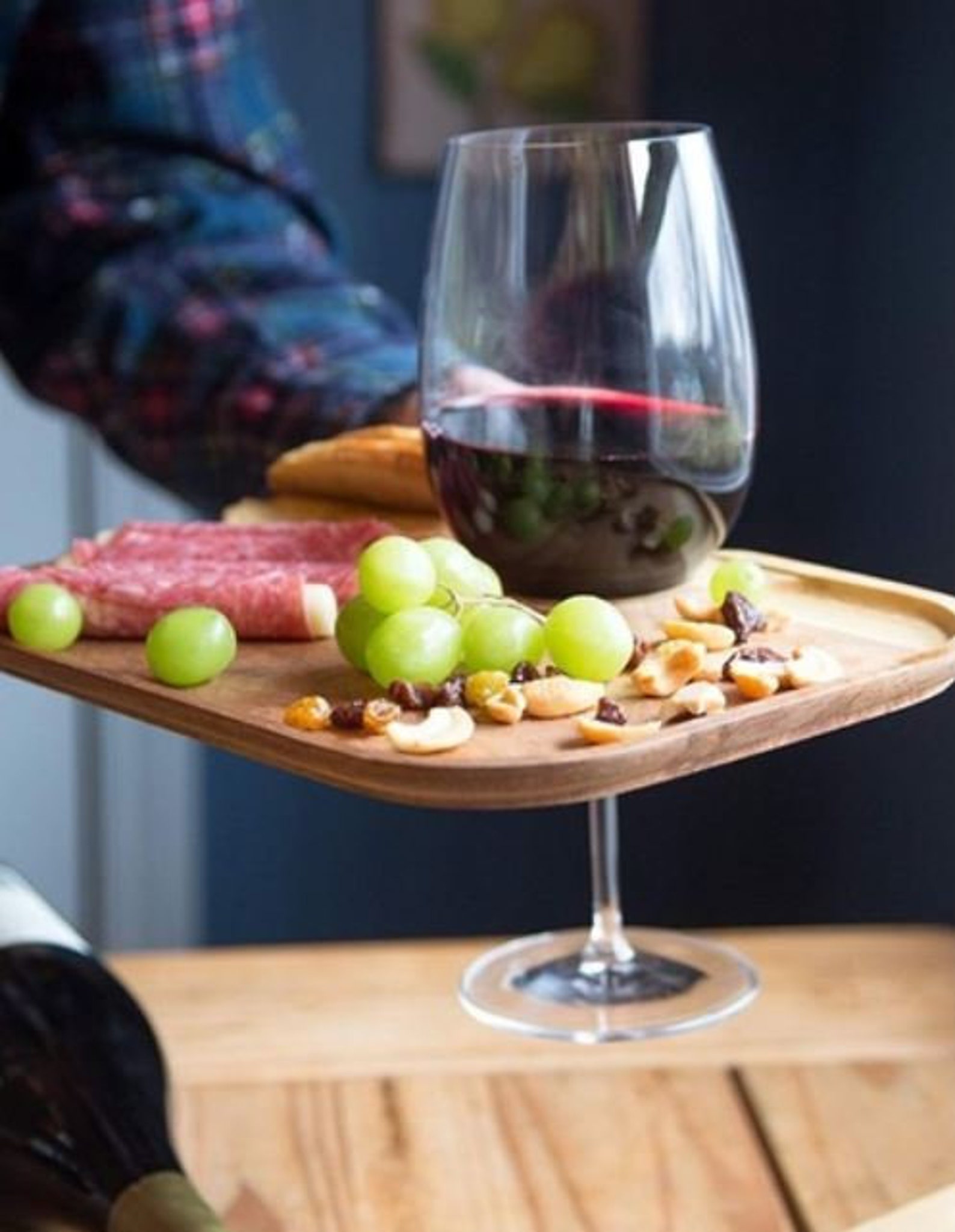 Vino grabado sosteniendo tabla de quesos / tablero de Etsy