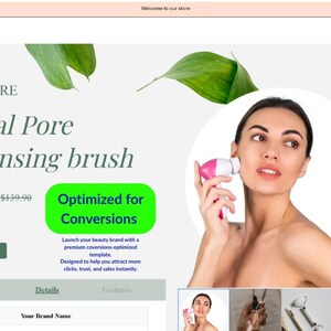 Könnte beinhalten: Webseitenbild mit einer Gesichtsreinigungbürste. Das Produkt, in Rosa und Weiß, wird von einer Person verwendet. Das Webdesign enthält den Text "Facial Pore Cleansing brush" und "Optimized for Conversions". Grüne Blätter sind im Hintergrund.