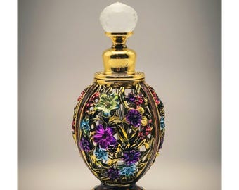 Ozdobny szklany flakon na perfumy w stylu vintage z kolorowym wzorem kwiatowym i złotymi akcentami