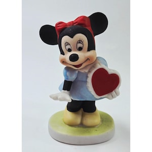 Vintage Walt Disney Minnie Mouse Figurine Holding Heart 5&quot; Ceramic Collectible