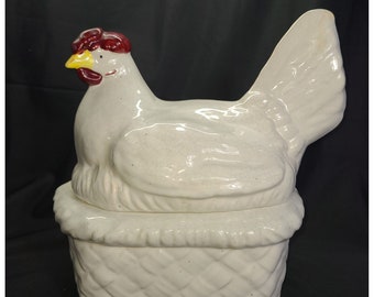 Large vintage Hen on Nest cookie jar pottery