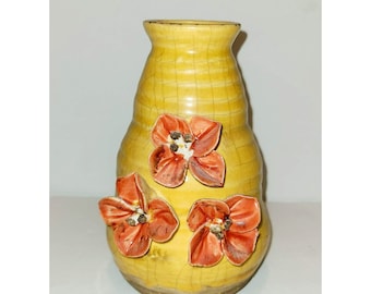 Adorable vintage yellow vase red floral 6"