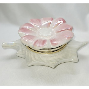 Vintage 1950s daisy trinket box