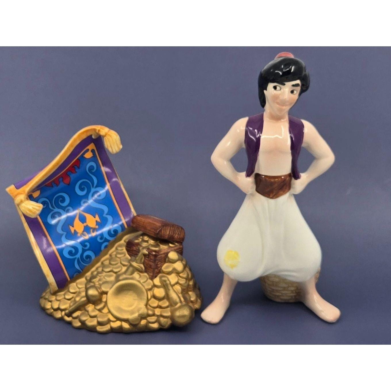 ディズニー アラジン シュミット 陶器製フィギュア 魔法の絨毯と宝物