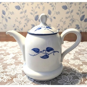 Vintage Rosenthal Germany porcelain Small White & Blue Porcelain Teapot With Lid/built in strainer