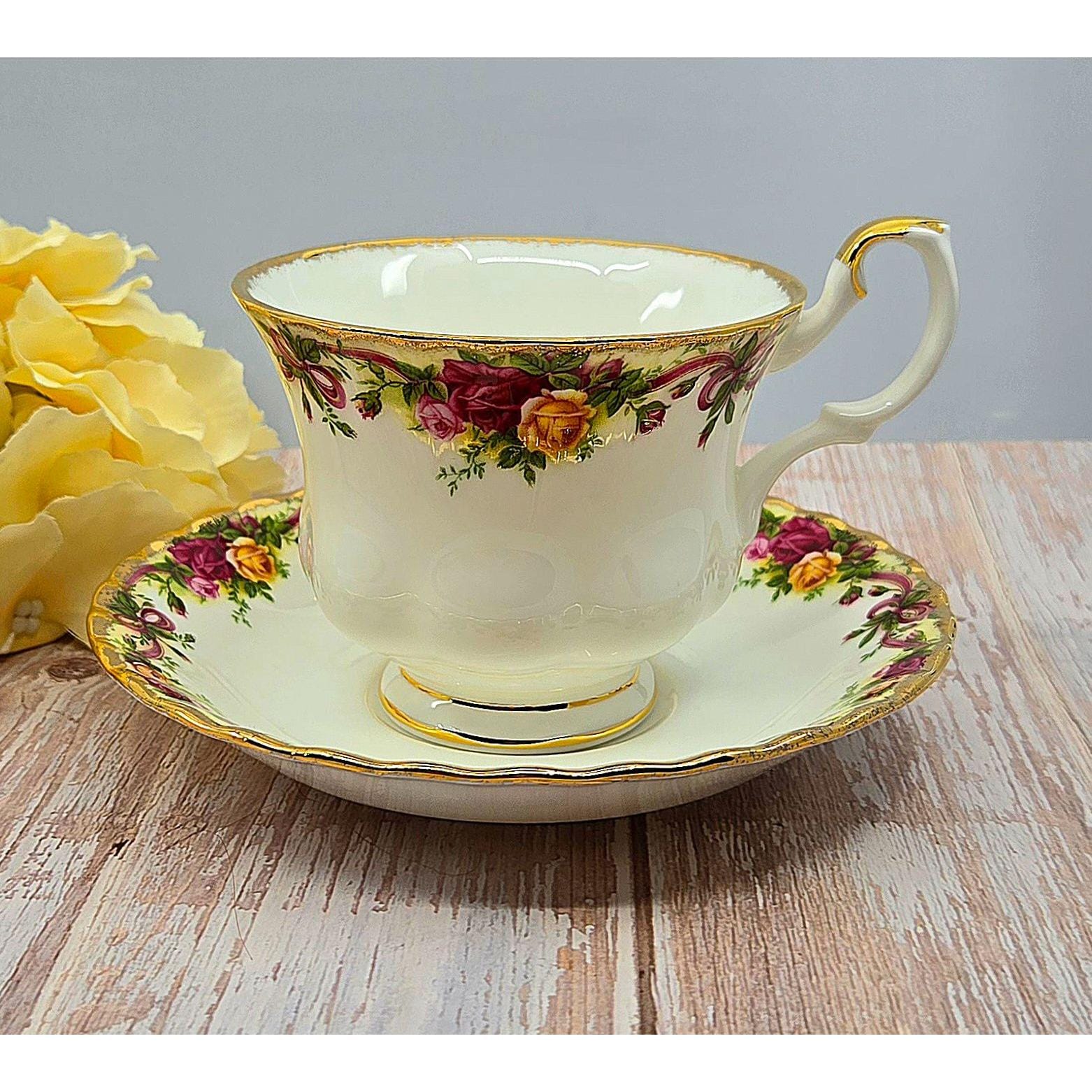 Royal Albert Old Country Roses Teacup Set Ruby Celebration Ribbon